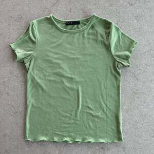 Brit & Bri Ribbed Knit Lettuce Edge Short Sleeve Crewneck Top Green